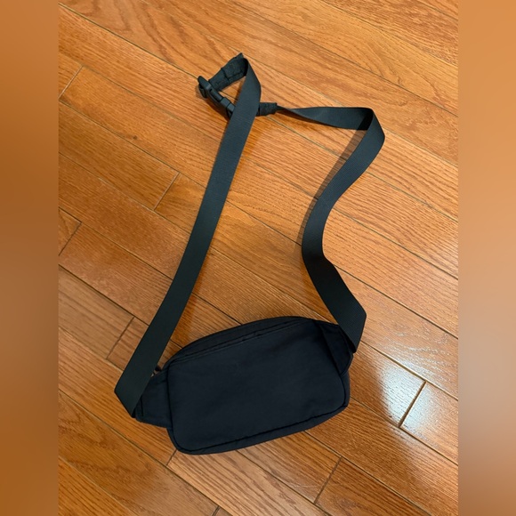 Lulu Lemon Belt Bag - Picture 2 of 3